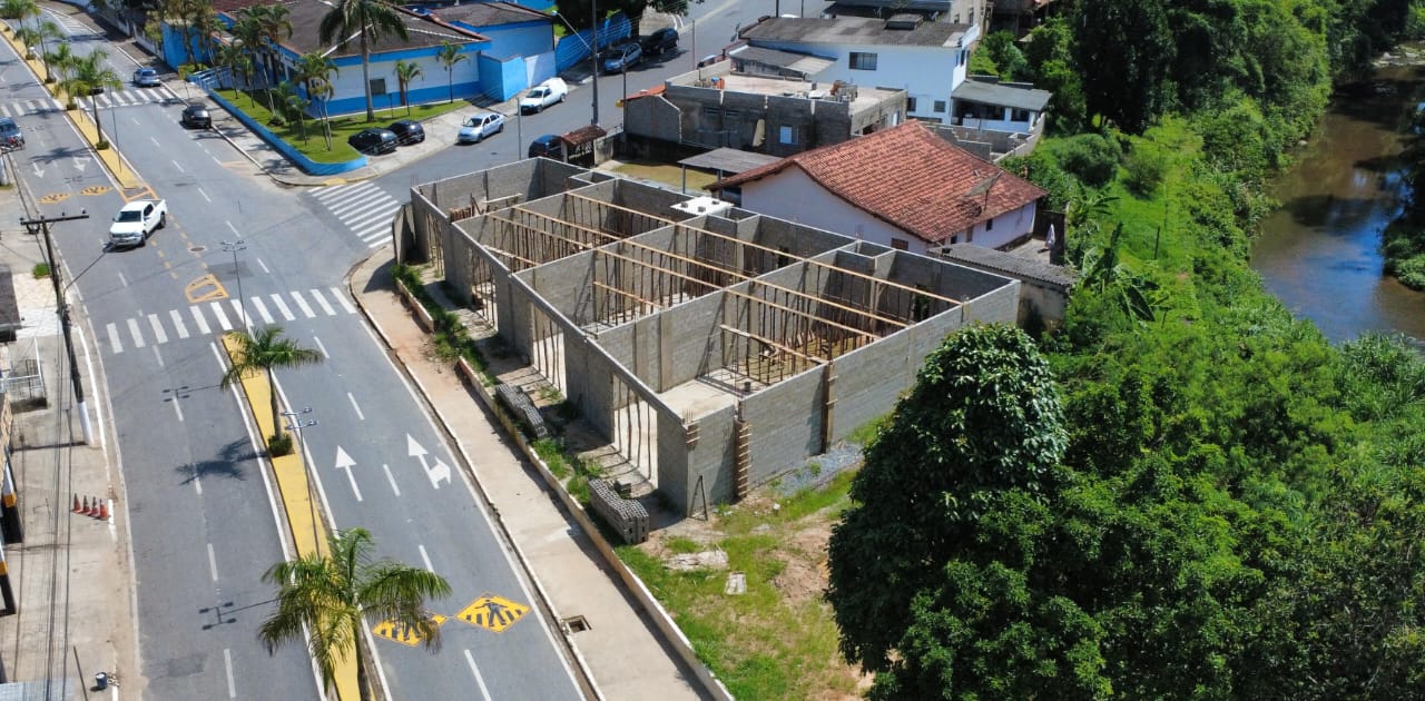 Obra comercial em andamento